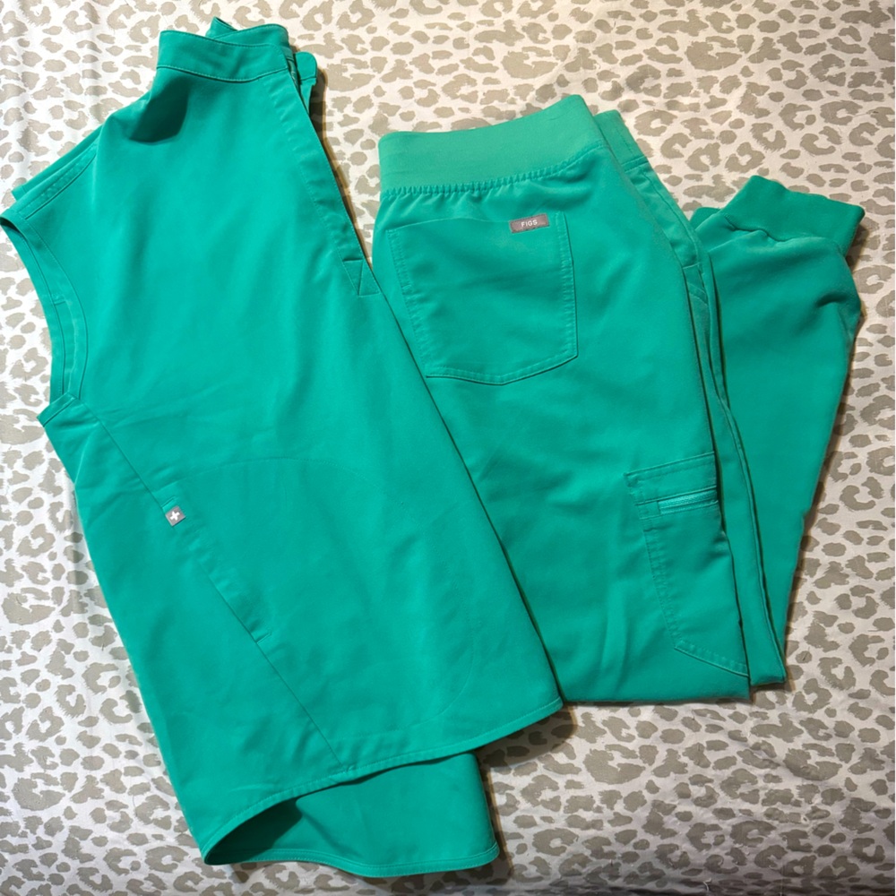 FIGS Rafaela top + Zamora joggers in Surgical green